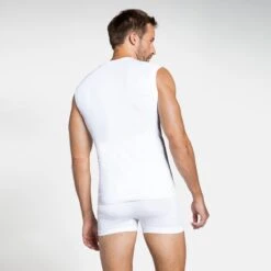 Odlo Funktionsshirt PERFORMANCE LIGHT 10604228 7 Odlo Funktionsshirt PERFORMANCE LIGHT 10604228 -Woehrl Populaire Boutique 188162 10000 Model Back Crop