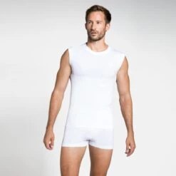 Odlo Funktionsshirt PERFORMANCE LIGHT 10604228 6 Odlo Funktionsshirt PERFORMANCE LIGHT 10604228 -Woehrl Populaire Boutique 188162 10000 Model Front Crop