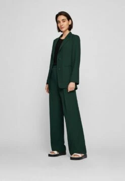 Boss Black WEICH FALLENDES KREPP-TOP 10462032 8 Boss Black WEICH FALLENDES KREPP-TOP 10462032 -Woehrl Populaire Boutique 50291057 001 300 ZA B2C SHO 05 valid until 2025117