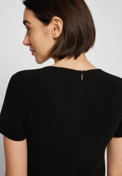 Boss Black WEICH FALLENDES KREPP-TOP 10462032 9 Boss Black WEICH FALLENDES KREPP-TOP 10462032 -Woehrl Populaire Boutique 50291057 001 340 ZA B2C SHO 05 valid until 2025117