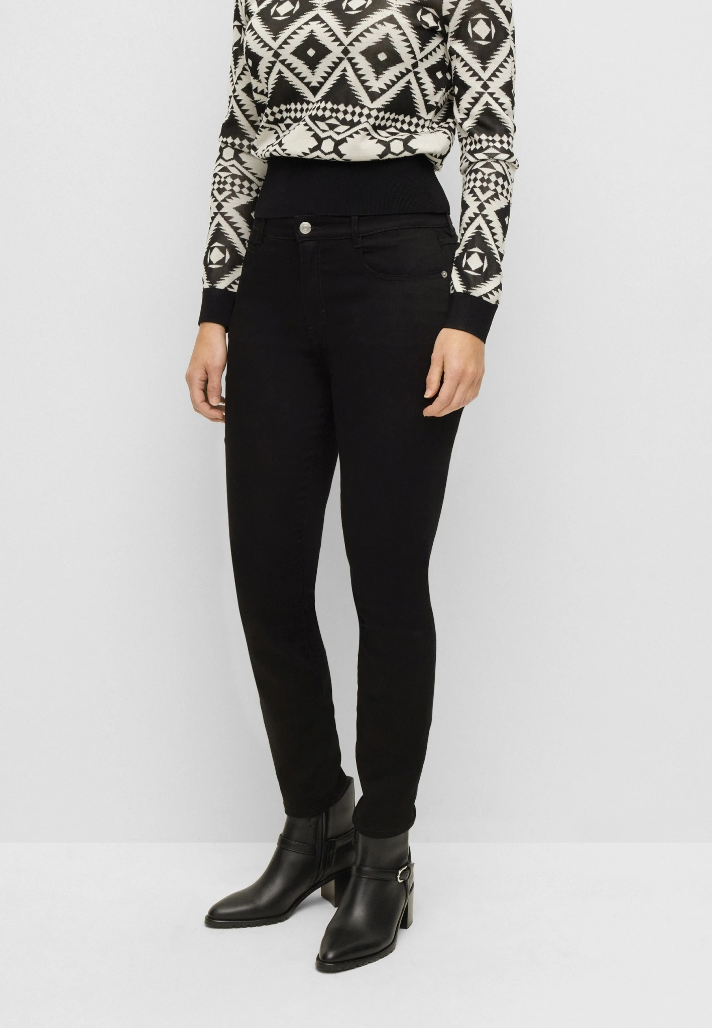 Boss SLIM-FIT JEANS SLIM CROP 4.0 AUS STAY BLACK-SUPER-STRETCH-DENIM 10664246 13 Boss SLIM-FIT JEANS SLIM CROP 4.0 AUS STAY BLACK-SUPER-STRETCH-DENIM 10664246 – Bild 13