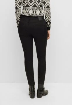 Boss SLIM-FIT JEANS SLIM CROP 4.0 AUS STAY BLACK-SUPER-STRETCH-DENIM 10664246 33 Boss SLIM-FIT JEANS SLIM CROP 4.0 AUS STAY BLACK-SUPER-STRETCH-DENIM 10664246 -Woehrl Populaire Boutique 50480816 005 360 ZA B2C SHO 01 valid until 2024610