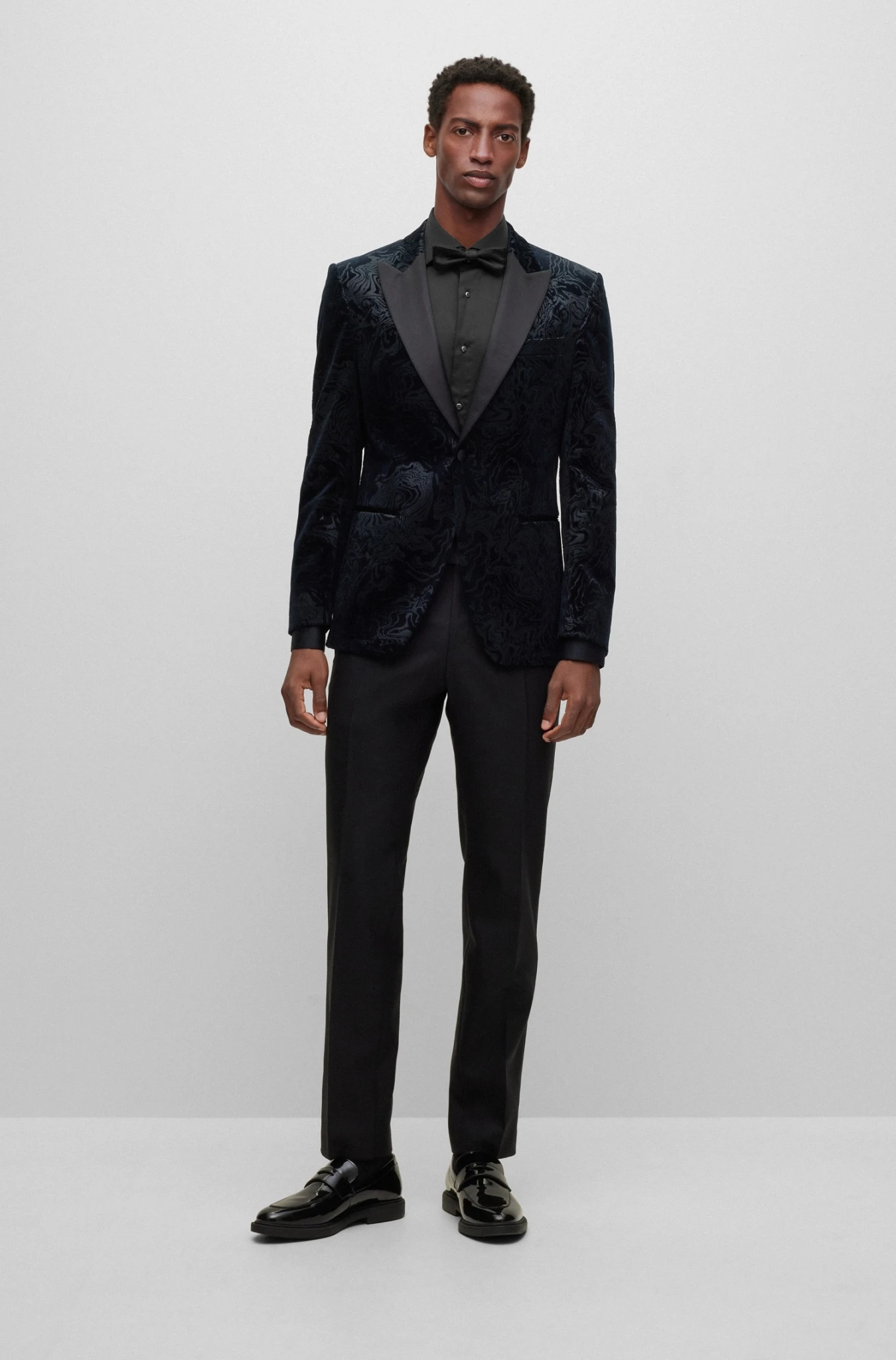 Boss SLIM-FIT SMOKINGHEMD AUS ITALIENISCHER STRETCH-BAUMWOLLE 10677409 2 Boss SLIM-FIT SMOKINGHEMD AUS ITALIENISCHER STRETCH-BAUMWOLLE 10677409 – Bild 2