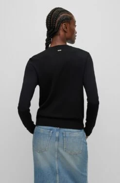 Boss CARDIGAN Fadenasis AUS SCHURWOLLE MIT RUNDHALSAUSSCHNITT UND KNOPFLEISTE 10663774 7 Boss CARDIGAN Fadenasis AUS SCHURWOLLE MIT RUNDHALSAUSSCHNITT UND KNOPFLEISTE 10663774 -Woehrl Populaire Boutique BOSS Womensw PreFall 22 001 50473240 4