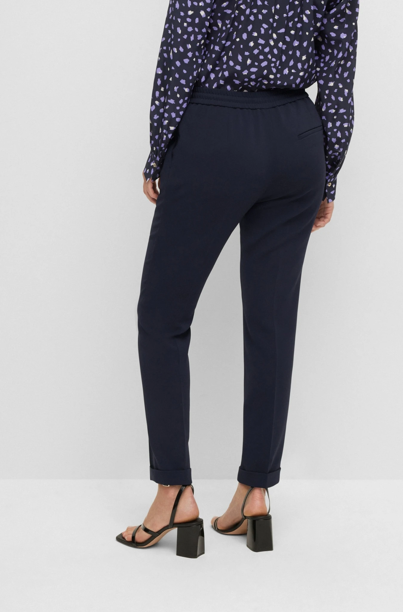 Boss REGULAR-FIT HOSE Tariyana AUS JAPANISCHEM KREPP MIT TUNNELZUGBUND 10663167 3 Boss REGULAR-FIT HOSE Tariyana AUS JAPANISCHEM KREPP MIT TUNNELZUGBUND 10663167 – Bild 3