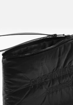 Copenhagen Studios CPH POUCH 2 10679705 -Woehrl Populaire Boutique CPH pouch 2 big recycled nylon Black 3