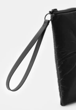 Copenhagen Studios CPH POUCH 2 10679705 -Woehrl Populaire Boutique CPH pouch 2 big recycled nylon Black 4