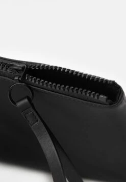 Copenhagen Studios CPH POUCH 2 10677635 -Woehrl Populaire Boutique CPH pouch 2 big vegan vitello Black 3