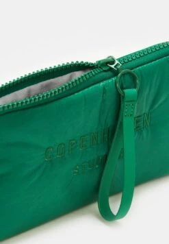 Copenhagen Studios CPH POUCH 2 10679706 -Woehrl Populaire Boutique CPH pouch 2 small recycled nylon Deep Green 3