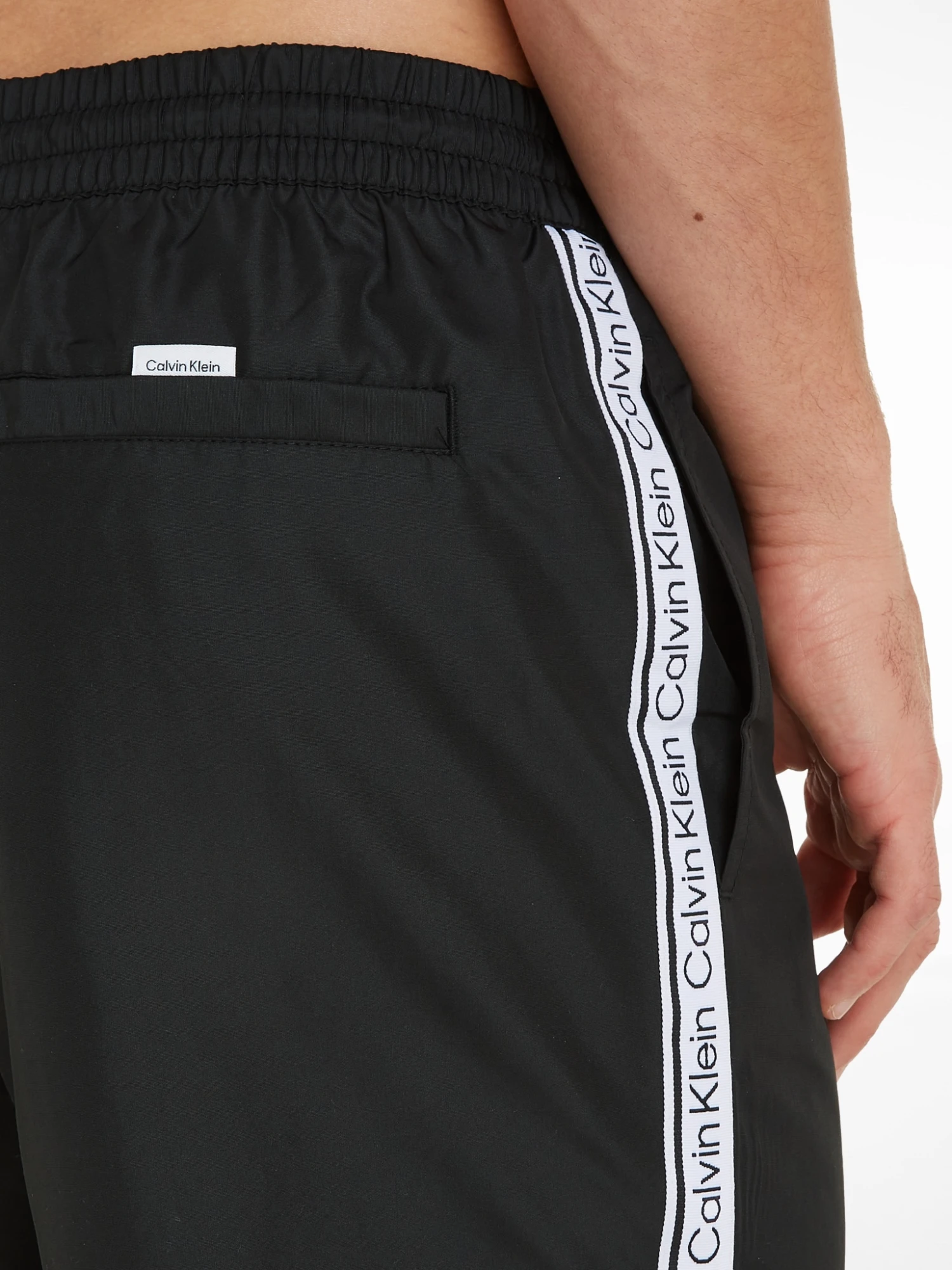 Calvin Klein Medium Badeshorts Mit Tunnelzug Logo Tape 10642238 4 Calvin Klein Medium Badeshorts Mit Tunnelzug Logo Tape 10642238 – Bild 4