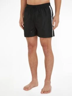 Calvin Klein Medium Badeshorts Mit Tunnelzug Logo Tape 10642238 11 Calvin Klein Medium Badeshorts Mit Tunnelzug Logo Tape 10642238 -Woehrl Populaire Boutique Calvin Klein 009999 BEH KM0KM00741BEH 6
