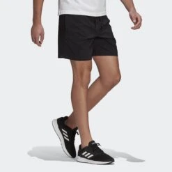 Adidas Trainingsshort 10639863 -Woehrl Populaire Boutique GK9602 APP on model walking gradient