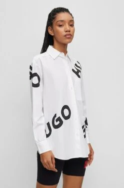 Hugo Oversized Bluse Mit Kontrast Logos 10706118 6 Hugo Oversized Bluse Mit Kontrast Logos 10706118 -Woehrl Populaire Boutique HUGO Womensw Fall 23 100 50496410 3