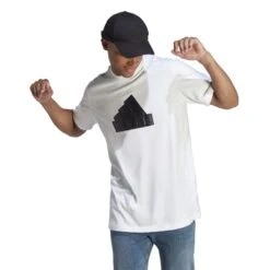 Adidas Future Icons Badge Of Sports T-Shirt 10680770 32 Adidas Future Icons Badge Of Sports T-Shirt 10680770 -Woehrl Populaire Boutique IC3710 7 APPAREL On Model Walking View transparent