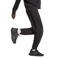 Adidas All SZN Graphic Jogginghose 10680809 30 Adidas All SZN Graphic Jogginghose 10680809 -Woehrl Populaire Boutique IC9787 6 APPAREL On Model Walking View transparent