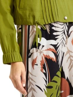 Marc Cain Moderner Blouson Mit Biesenfalten 10714195 -Woehrl Populaire Boutique Marc Cain Co FruhjahrSommer 2023 525 UC 31 24 W47 4