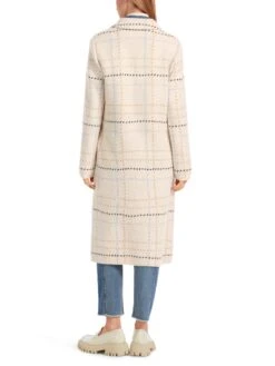 Marc Cain Karo-Mantel Knitted In Germany 10725068 8 Marc Cain Karo-Mantel Knitted In Germany 10725068 -Woehrl Populaire Boutique Marc Cain Co HerbstWinter 2023 132 VC1103M09 3