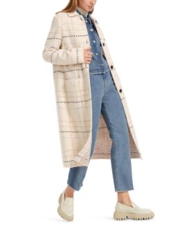 Marc Cain Karo-Mantel Knitted In Germany 10725068 10 Marc Cain Karo-Mantel Knitted In Germany 10725068 -Woehrl Populaire Boutique Marc Cain Co HerbstWinter 2023 132 VC1103M09 5