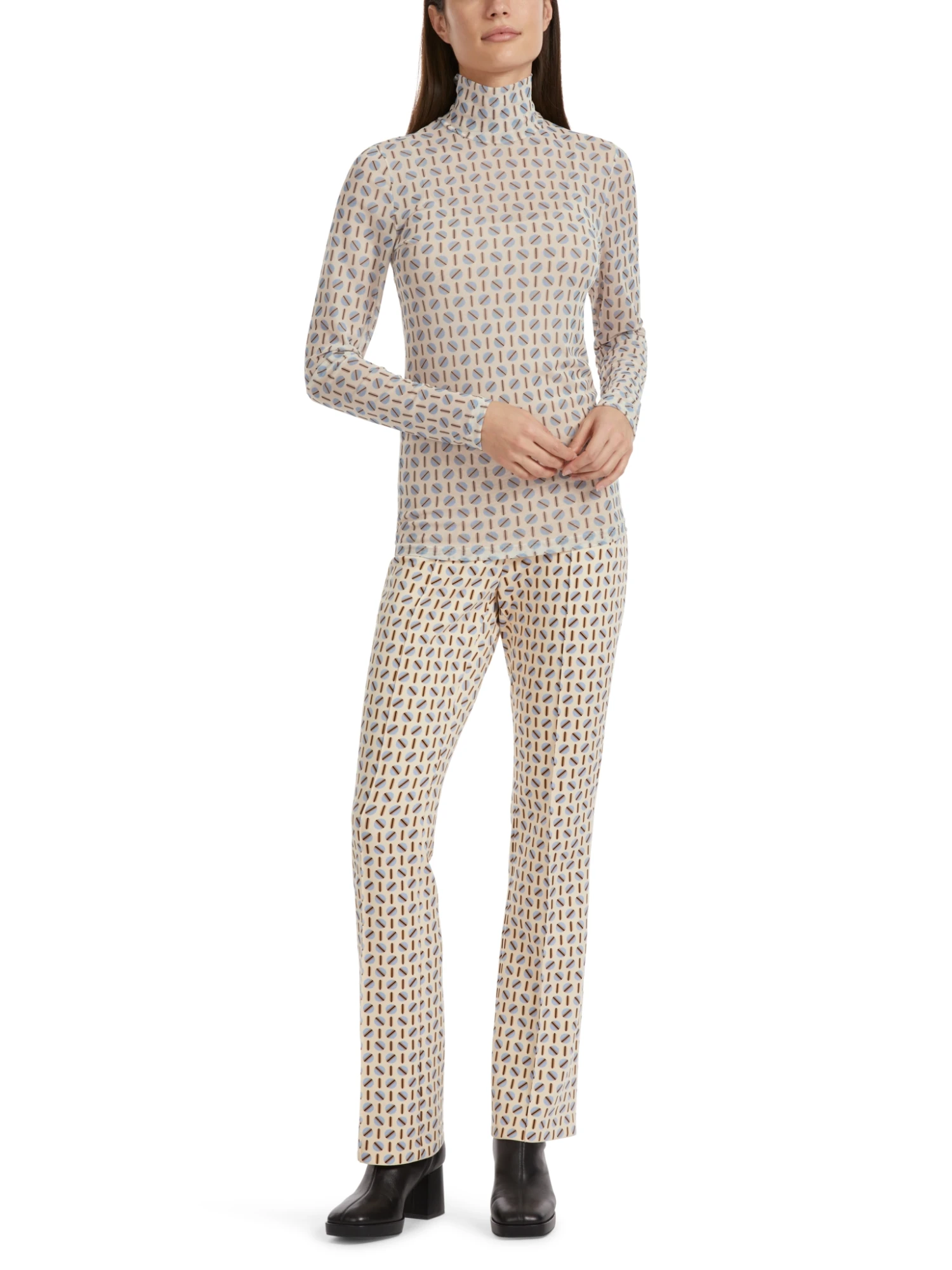 Marc Cain Figurnahes Rollkragen T-Shirt 10725069 2 Marc Cain Figurnahes Rollkragen T-Shirt 10725069 – Bild 2