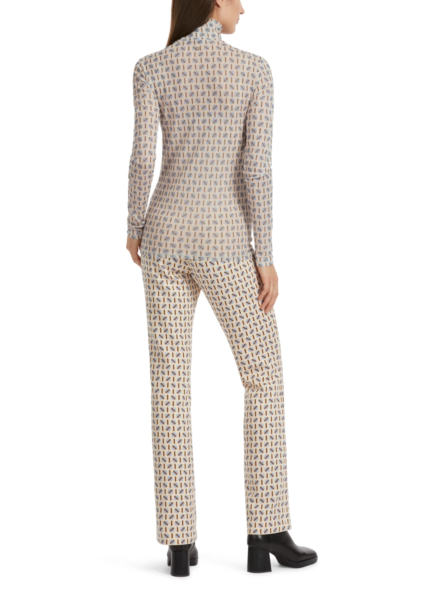 Marc Cain Figurnahes Rollkragen T-Shirt 10725069 3 Marc Cain Figurnahes Rollkragen T-Shirt 10725069 – Bild 3