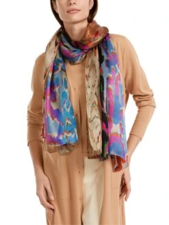 Marc Cain Seidenschal Mit Print 10725090 5 Marc Cain Seidenschal Mit Print 10725090 -Woehrl Populaire Boutique Marc Cain Co HerbstWinter 2023 321 VCB415Z17 3