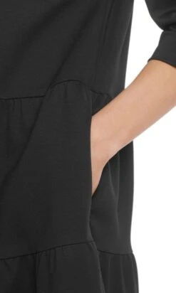 Marc Cain Jerseykleid Mit Stufenvolants 10680966 11 Marc Cain Jerseykleid Mit Stufenvolants 10680966 -Woehrl Populaire Boutique Marc Cain Es no season 900 E2101J24 7