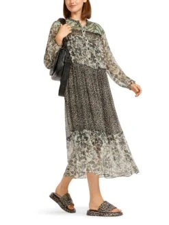 Marc Cain Langes Stufenkleid Mit Mustermix 10718615 13 Marc Cain Langes Stufenkleid Mit Mustermix 10718615 -Woehrl Populaire Boutique Marc Cain Sp FrhjahrSommer 2023 501 US2112W47 7