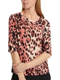 Marc Cain Baumwollripp-Shirt Mit Leo-Print 10725369 -Woehrl Populaire Boutique Marc Cain Sp HerbstWinter 2023 278 VS4825J08 4