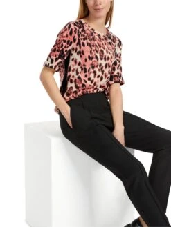 Marc Cain Baumwollripp-Shirt Mit Leo-Print 10725369 -Woehrl Populaire Boutique Marc Cain Sp HerbstWinter 2023 278 VS4825J08 6