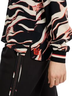 Marc Cain Bluse Mit Allover-Print 10725391 8 Marc Cain Bluse Mit Allover-Print 10725391 -Woehrl Populaire Boutique Marc Cain Sp HerbstWinter 2023 278 VS5111W38 4