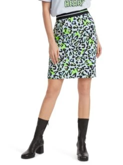 Marc Cain Schmaler Minirock Mit Graffitti-Print 10725393 -Woehrl Populaire Boutique Marc Cain Sp HerbstWinter 2023 304 VS7130J01 5