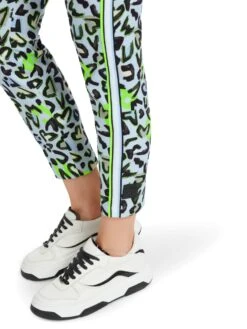 Marc Cain Schmale Hose SOFIA Mit Allover-Print 10725394 11 Marc Cain Schmale Hose SOFIA Mit Allover-Print 10725394 -Woehrl Populaire Boutique Marc Cain Sp HerbstWinter 2023 304 VS8127J01 5