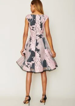 Talbot Runhof Kleid Aus Patchwork Organza Jacquard, Farbe Marble Rosa 10649018 6 Talbot Runhof Kleid Aus Patchwork Organza Jacquard, Farbe Marble Rosa 10649018 -Woehrl Populaire Boutique OS0057 01 Fondura1 1AQ01 020 213a 2