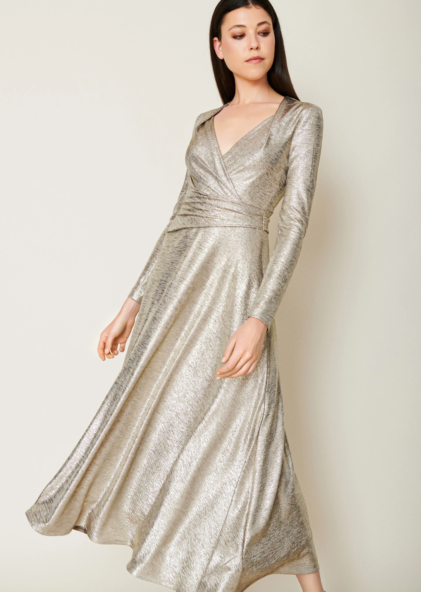 Talbot Runhof Kleid Aus Brass Metallic Stretch 10649021 2 Talbot Runhof Kleid Aus Brass Metallic Stretch 10649021 – Bild 2